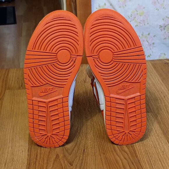 Air Jordan 1 Retro High OG  Nike Air Jordan 1 Retro High OG Starfish Women\'s size 7 Orange and white